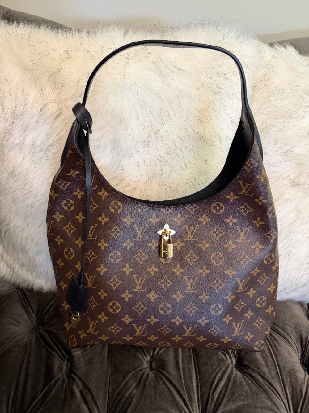 Louis Vuitton Graceful MM in Monogram Hobo Bag